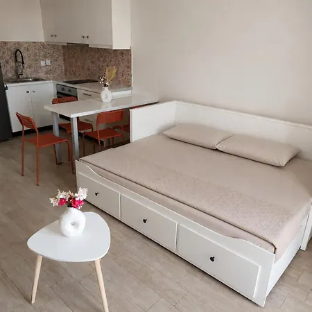 Grove And Apts Apartman *